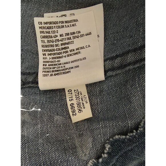 American Eagle Outfitters Boyfriend Fit Button Front Denim Shirt Size Small NWT - Picture 10 of 16